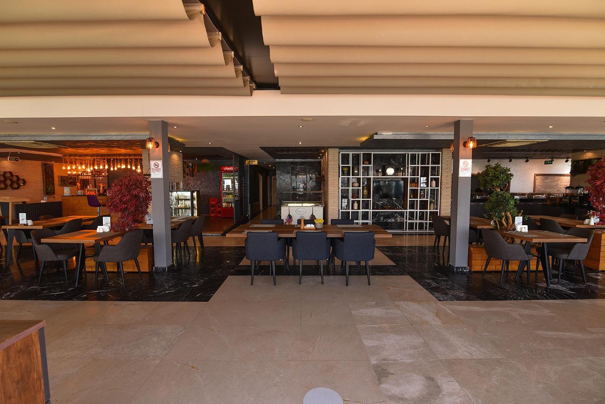 Royal Comfort Hotel Arakli Exterior photo