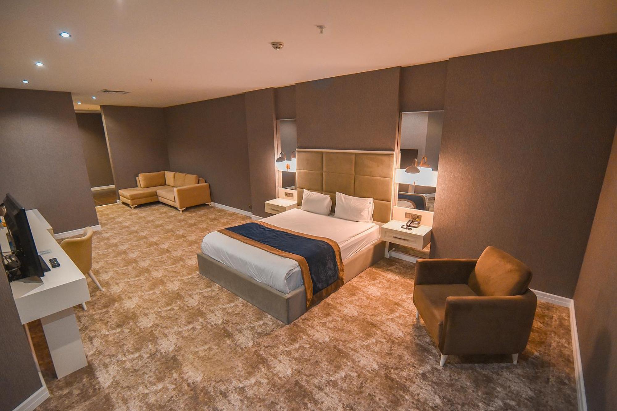 Royal Comfort Hotel Arakli Exterior photo