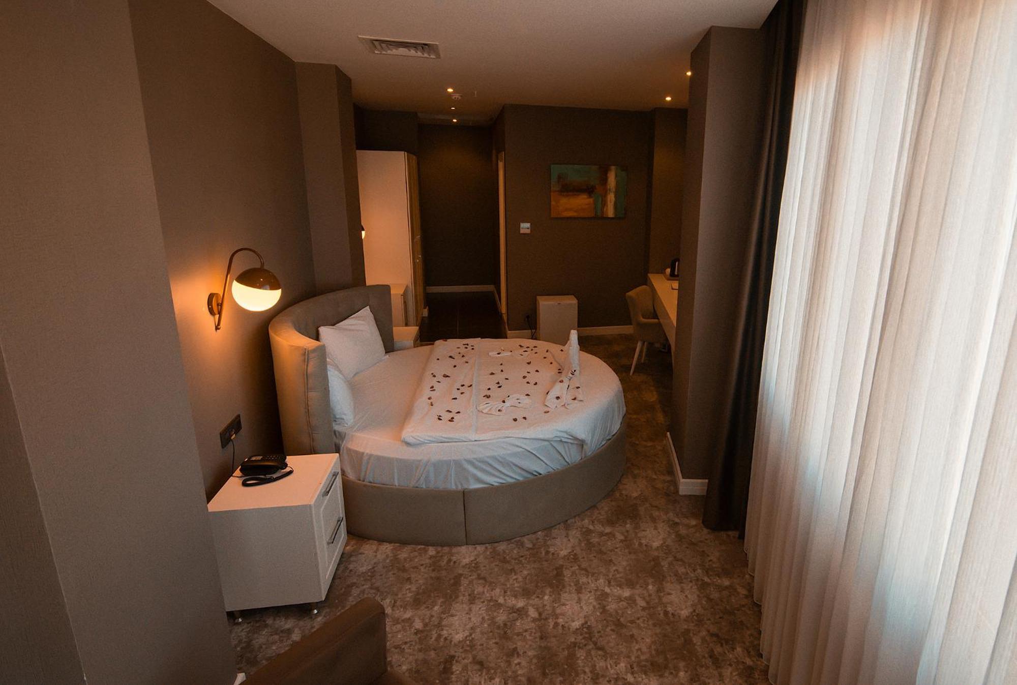 Royal Comfort Hotel Arakli Exterior photo